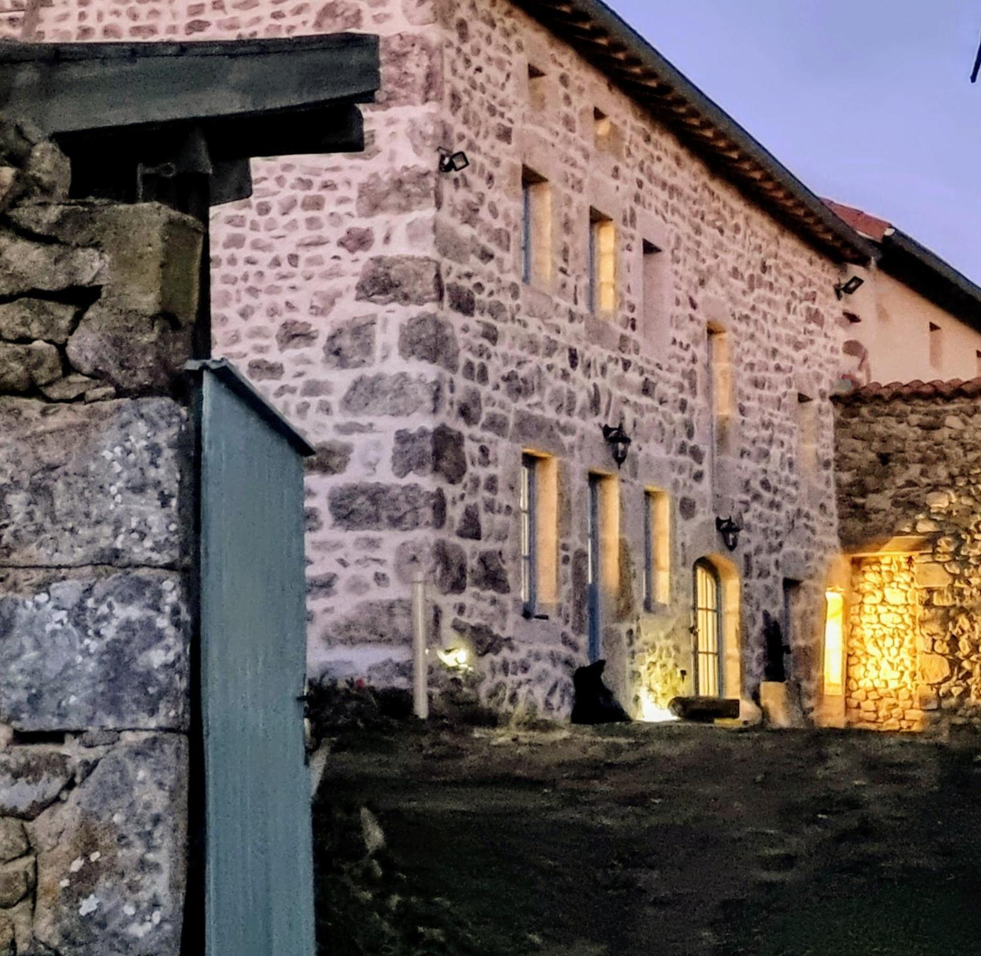 Vila Gite La Menou Usson-en-Forez Exteriér fotografie